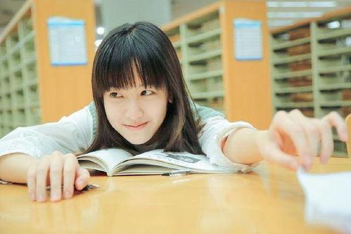 娱乐吃瓜酱女大学生,揭秘女大学生吃瓜酱背后的故事